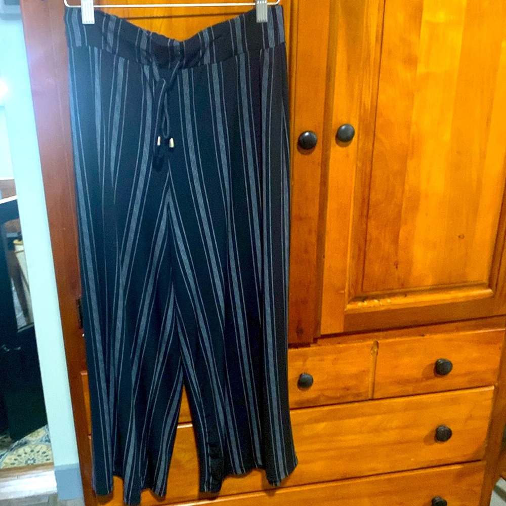JONES NEW YORK• Size US S• Elastic Tie Waist Wide Leg Striped Pants